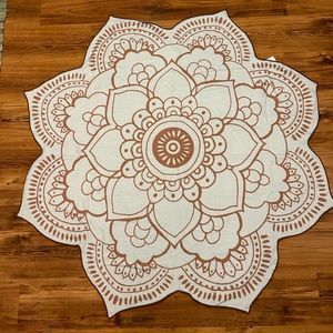 Unique round beach towel